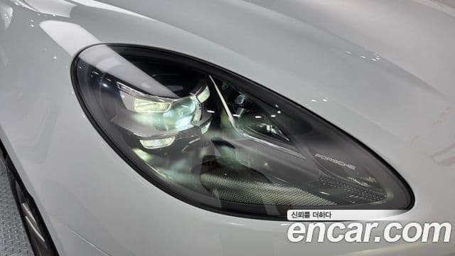 Porsche Macan 2021 — Photo 30/34