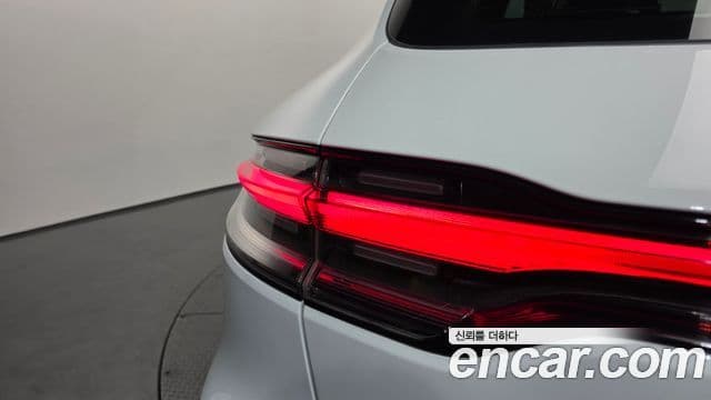 Porsche Macan 2021 — Photo 8/34