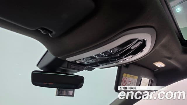 Porsche Macan 2021 — Photo 24/34