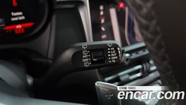 Porsche Macan 2021 — Photo 26/34
