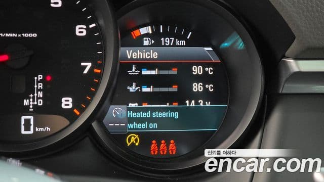 Porsche Macan 2021 — Photo 20/34