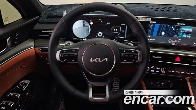 Kia K5 2025 — Photo 12/37
