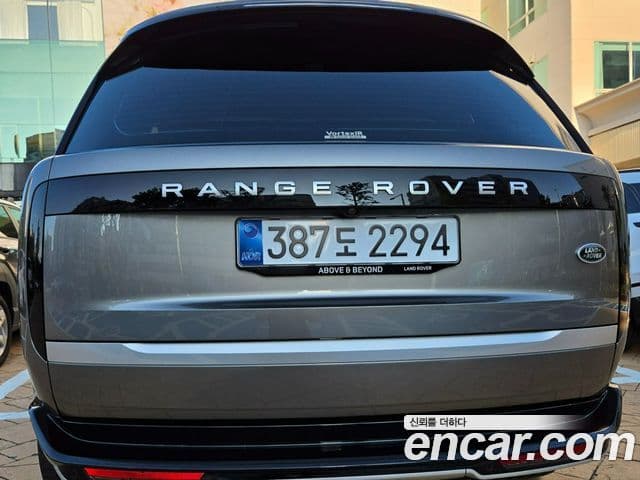 Land Rover Range Rover 2023 — Photo 17/19