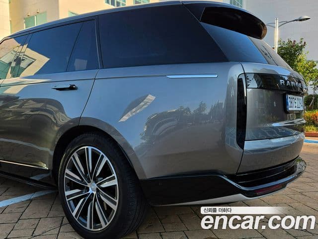 Land Rover Range Rover 2023 — Photo 8/19