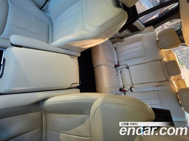 Land Rover Range Rover 2023 — Photo 10/19
