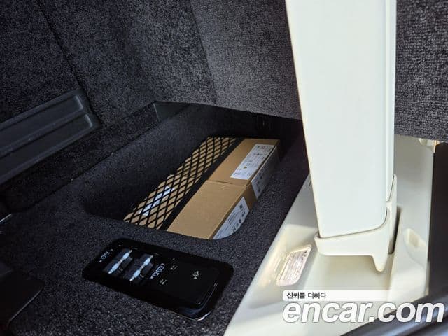 Land Rover Range Rover 2023 — Photo 18/19