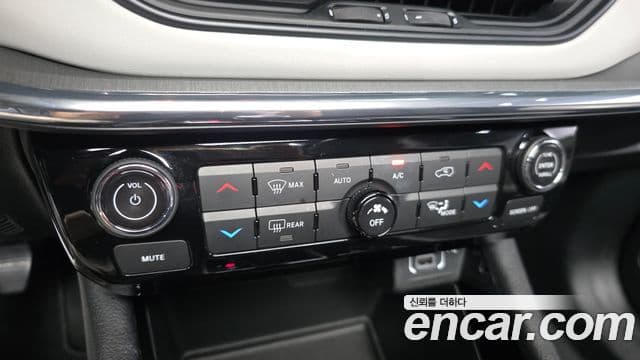Jeep Compass 2022 — Фото 19/20