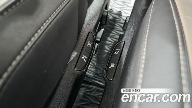 Kia Carnival 2024 — ფოტო 26/31