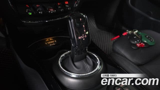 Mini Cooper Clubman 2023 — Фото 9/20