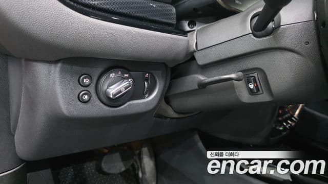 Mini Cooper Clubman 2023 — Фото 12/20