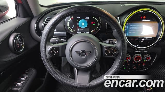 Mini Cooper Clubman 2023 — Фото 13/20
