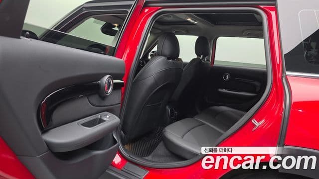 Mini Cooper Clubman 2023 — Фото 17/20