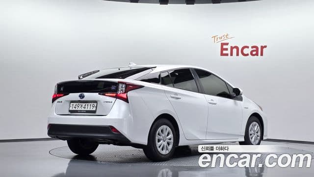 Toyota Prius 2022 — ფოტო 25/30