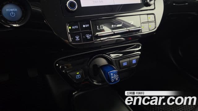 Toyota Prius 2022 — ფოტო 20/30