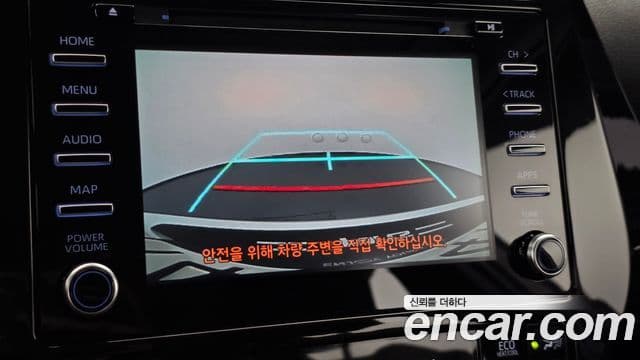 Toyota Prius 2022 — ფოტო 10/30