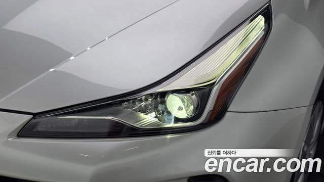 Toyota Prius 2022 — ფოტო 26/30