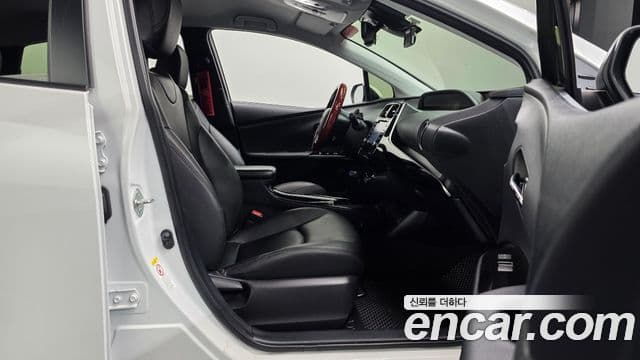 Toyota Prius 2022 — ფოტო 12/30