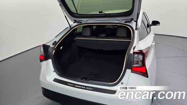 Toyota Prius 2022 — ფოტო 3/30