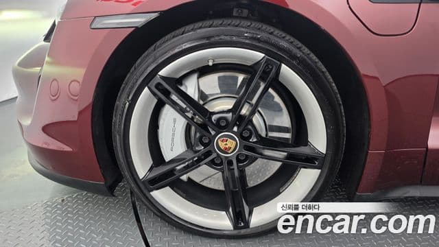 Porsche Taycan 2020 — Photo 23/36