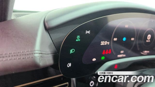 Porsche Taycan 2020 — Photo 22/36
