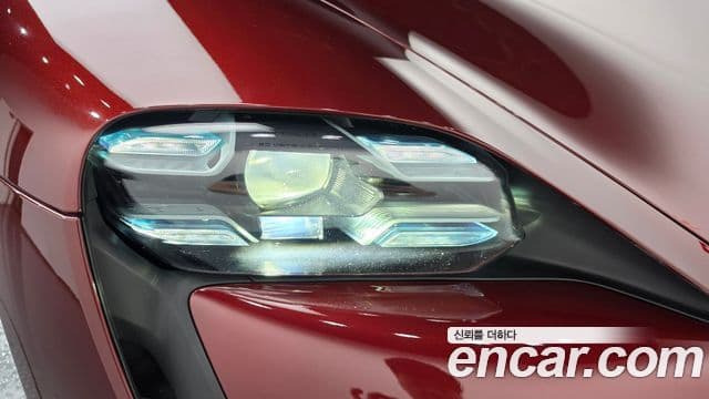 Porsche Taycan 2020 — Photo 26/36