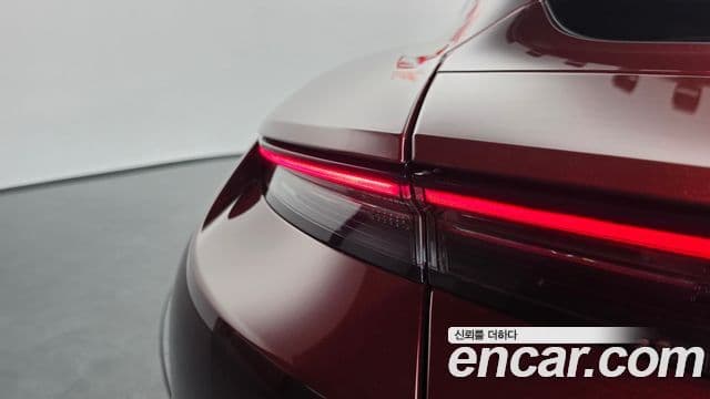 Porsche Taycan 2020 — Photo 10/36