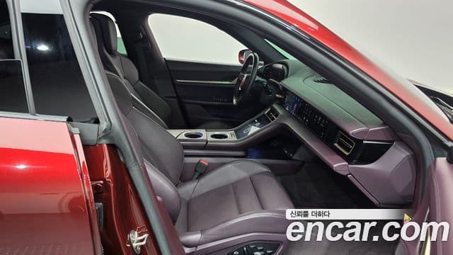 Porsche Taycan 2020 — Photo 18/36