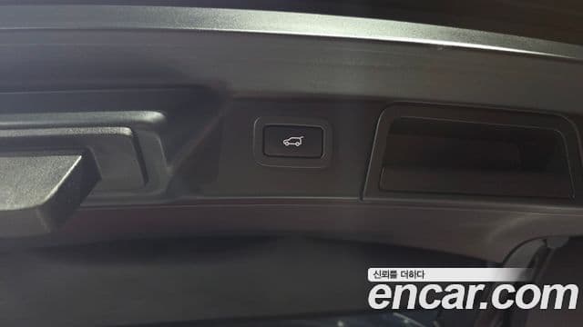 Land Rover Range Rover Velar 2018 — Şəkil 11/35