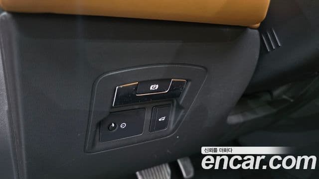 Land Rover Range Rover Velar 2018 — Şəkil 17/35