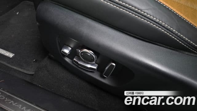 Land Rover Range Rover Velar 2018 — Şəkil 28/35