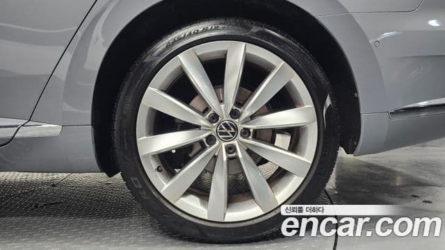 Volkswagen Arteon 2023 — Photo 28/31