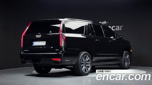 Cadillac Escalade 2023 — Фото 2/20