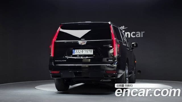 Cadillac Escalade 2023 — Фото 4/20