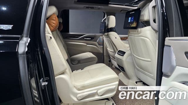 Cadillac Escalade 2023 — Фото 12/20