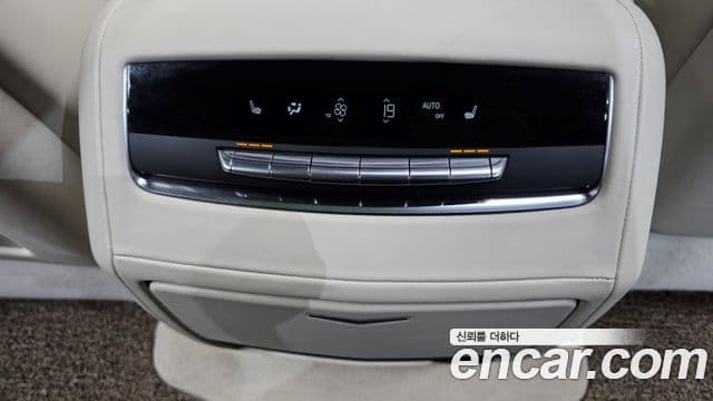 Cadillac Escalade 2023 — Фото 19/20