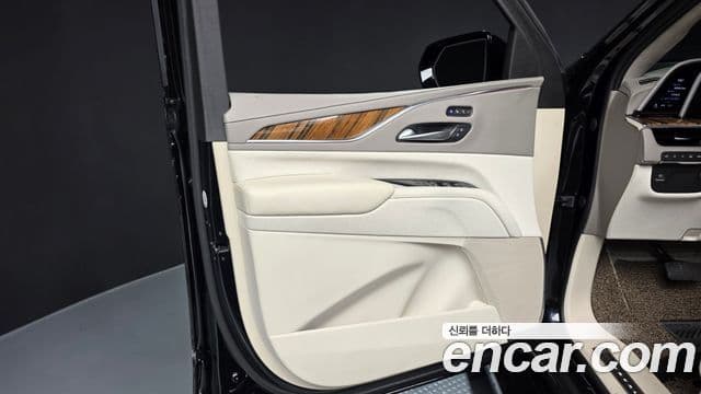 Cadillac Escalade 2023 — ფოტო 36/39