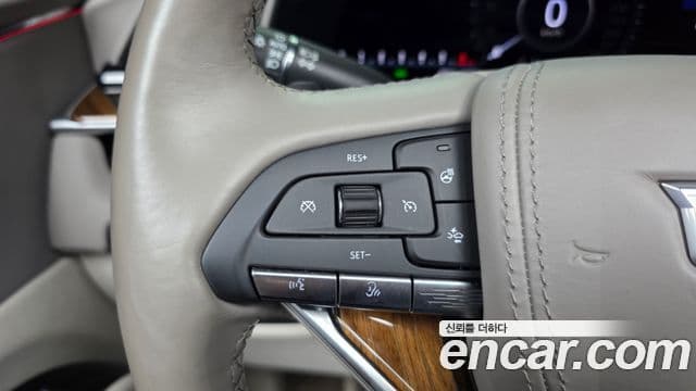 Cadillac Escalade 2023 — ფოტო 21/39