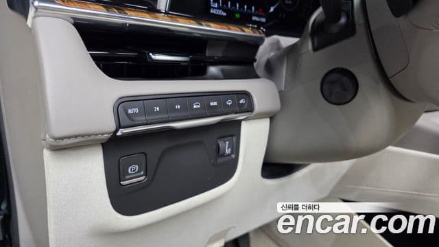 Cadillac Escalade 2023 — ფოტო 24/39