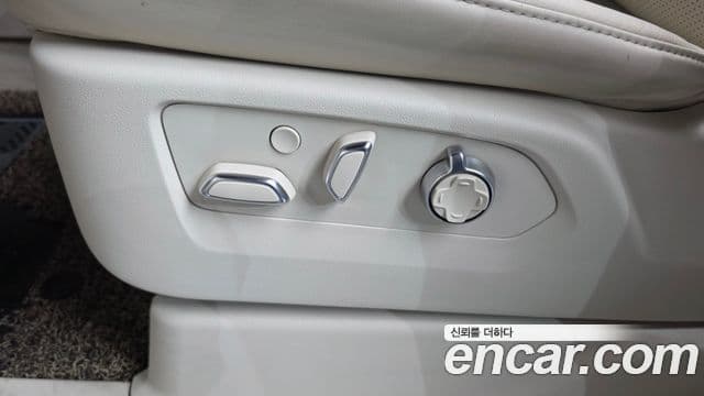 Cadillac Escalade 2023 — ფოტო 11/39