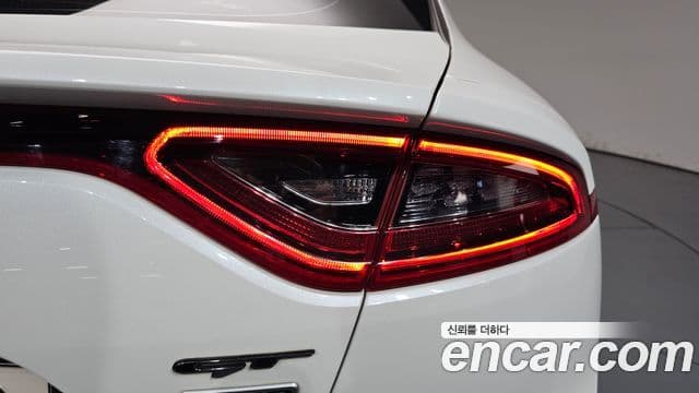 Kia Stinger 2020 — Şəkil 24/38
