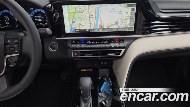 Toyota Camry 2026 — Photo 1/20