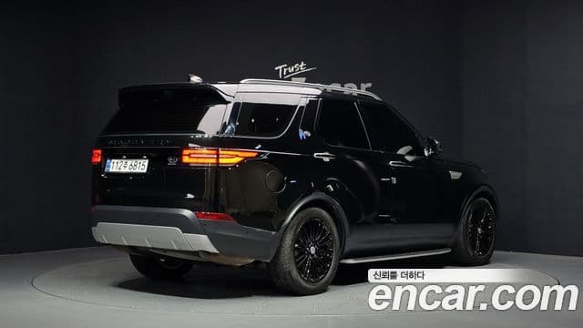 Land Rover Discovery 5 2020 — Фото 2/20