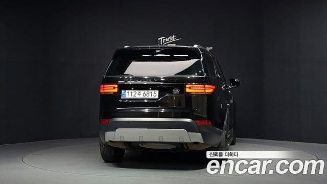 Land Rover Discovery 5 2020 — Фото 4/20