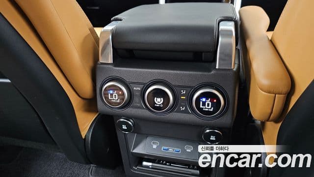 Land Rover Discovery 5 2020 — Фото 19/20