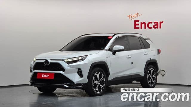 Toyota RAV4 2025 — Фото 1/20