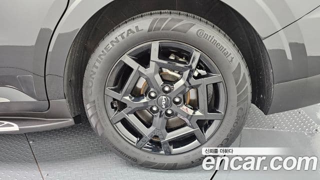 Kia Carnival 2024 — Şəkil 28/34