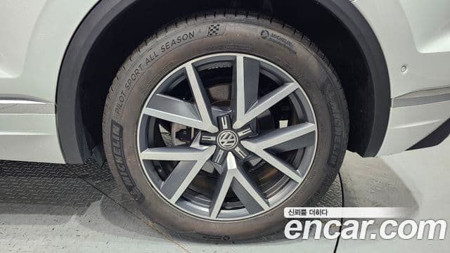 Volkswagen Touareg 2020 — Photo 1/30