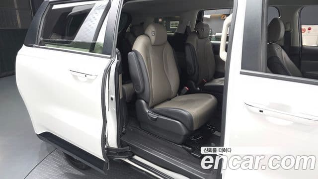 Kia Carnival 2024 — Фото 12/20