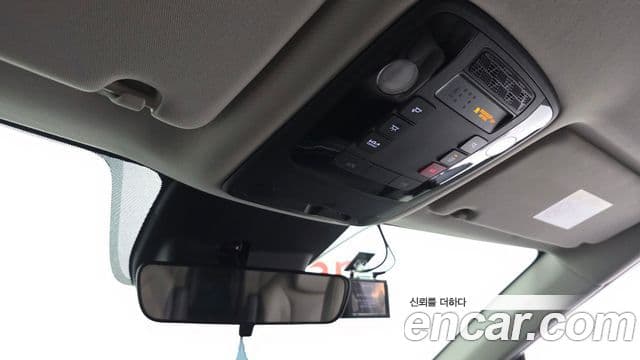 Kia Carnival 2024 — Фото 17/20