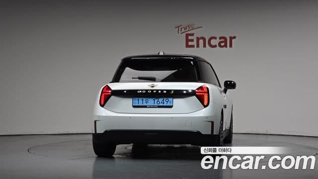 Mini Cooper Electric 2024 — Photo 30/34